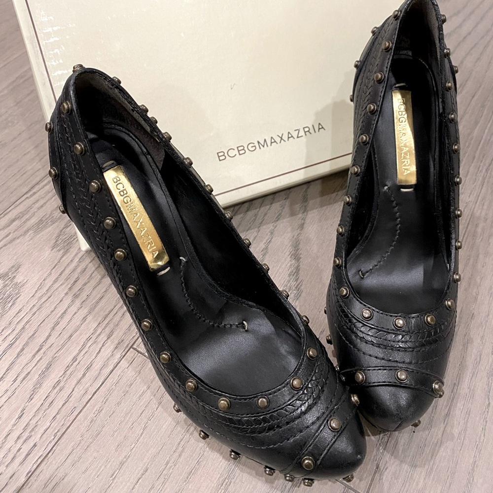 BCBG day pump with studded black vintage tumbled